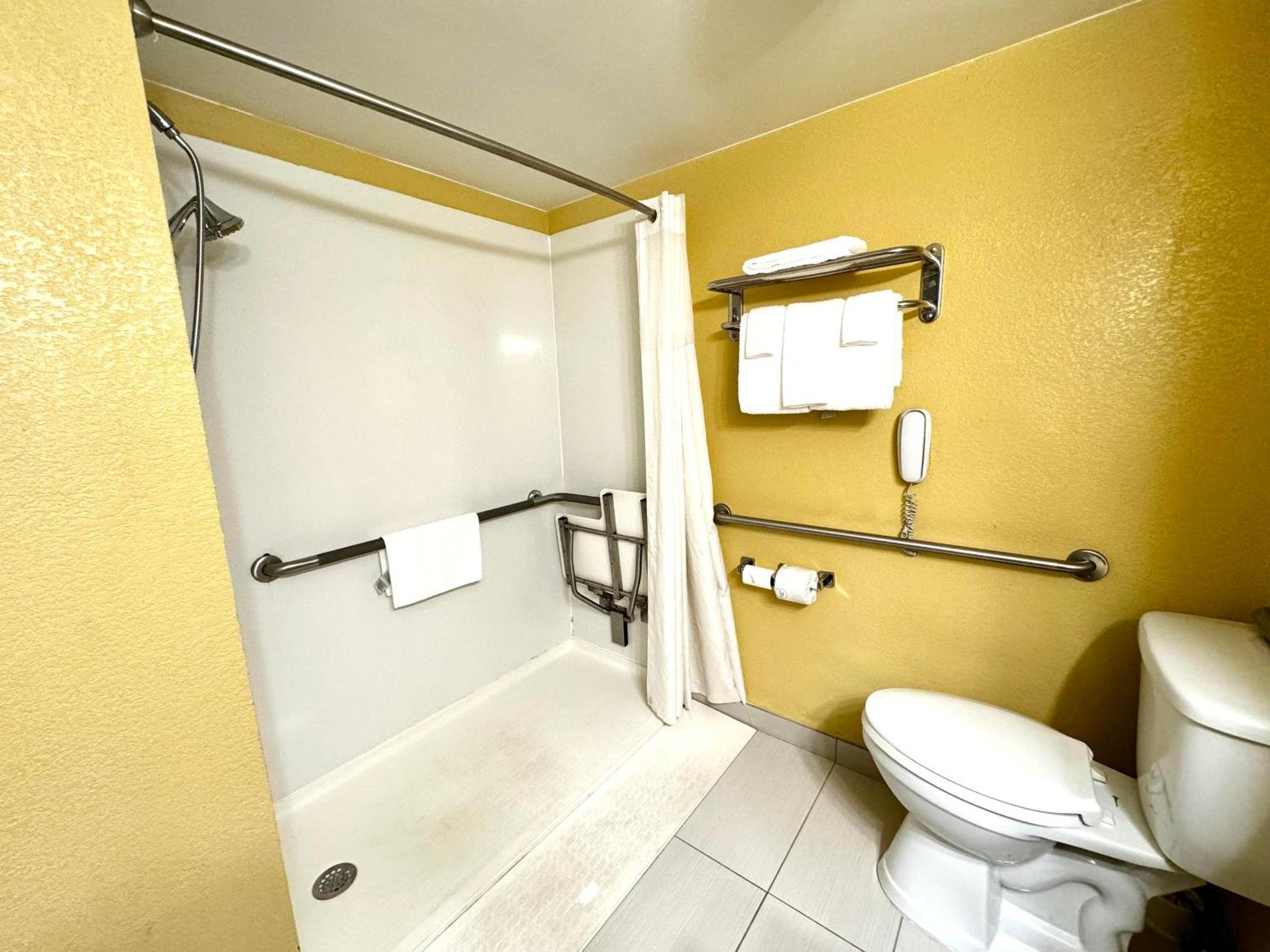 Regency Inn & Suites New London Mystic Buitenkant foto